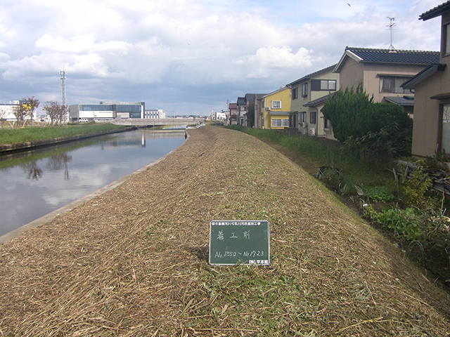 都市基盤河川弓取川河床掘削工事