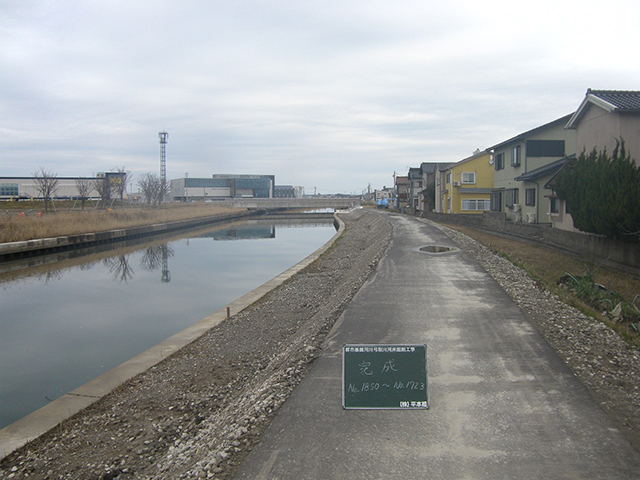 都市基盤河川弓取川河床掘削工事
