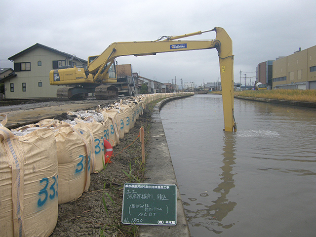 都市基盤河川弓取川河床掘削工事